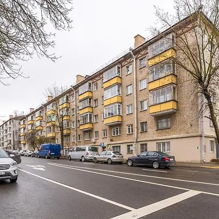 Apartment By Metro Frunzenskaya *
